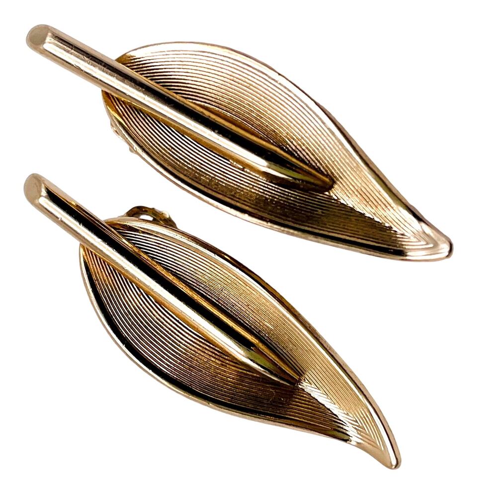 VTG Bergere Leaf Gold Tone Clip Earrings 1.5” Costume Jewelry MCM Pre-1978 USA